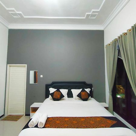 Tjahaja Baroe Syariah Mitra Reddoorz At Dukuh Kupang Hotel Сурабая Екстериор снимка
