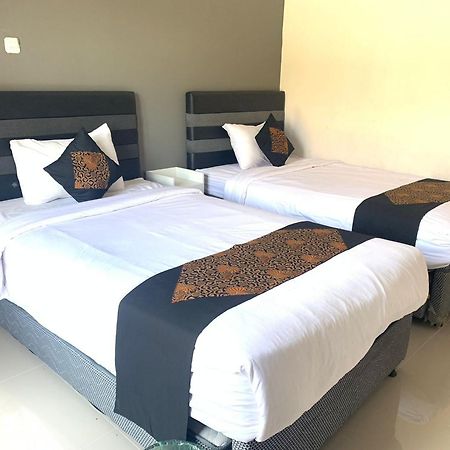 Tjahaja Baroe Syariah Mitra Reddoorz At Dukuh Kupang Hotel Сурабая Екстериор снимка