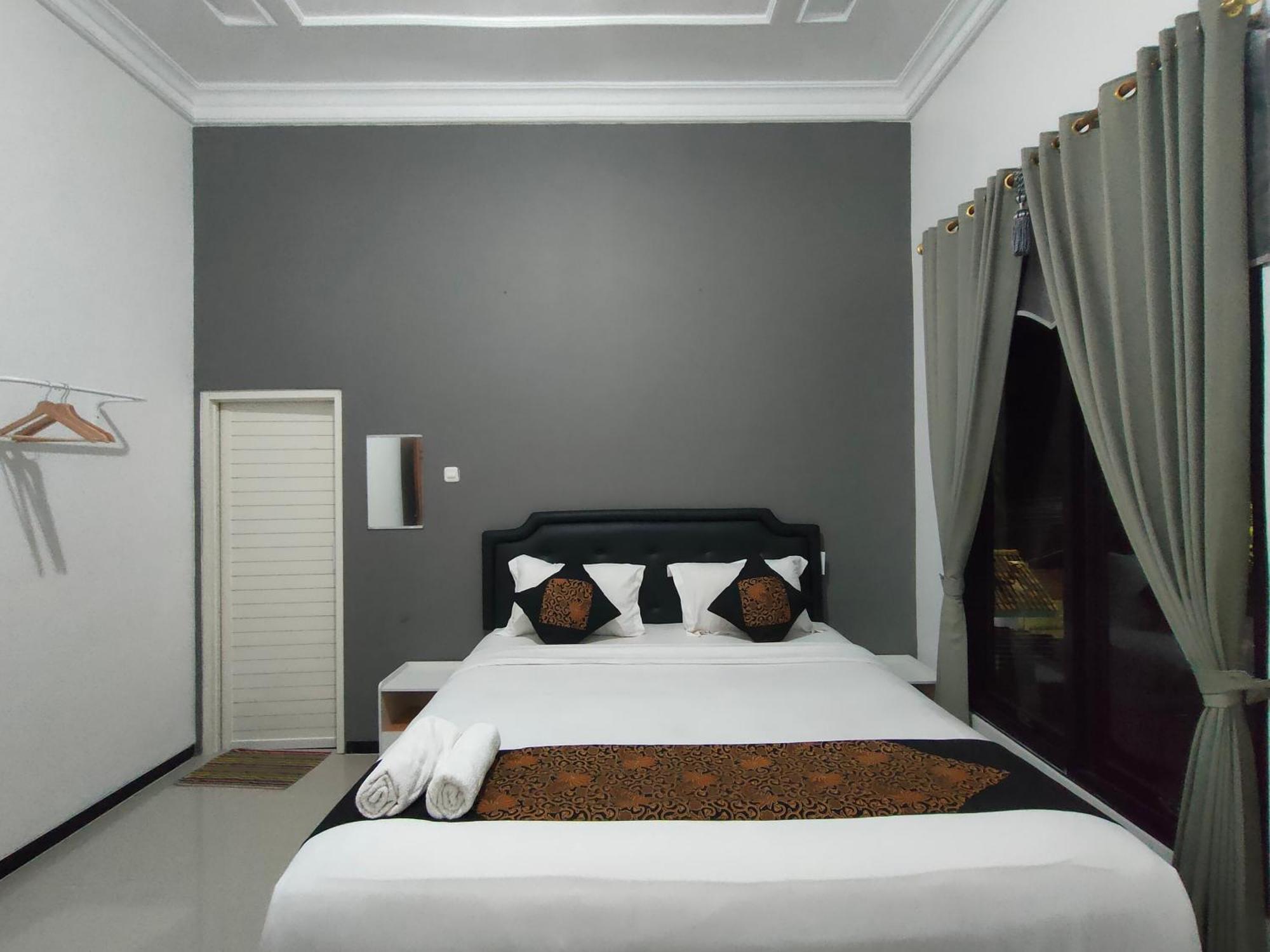 Tjahaja Baroe Syariah Mitra Reddoorz At Dukuh Kupang Hotel Сурабая Екстериор снимка
