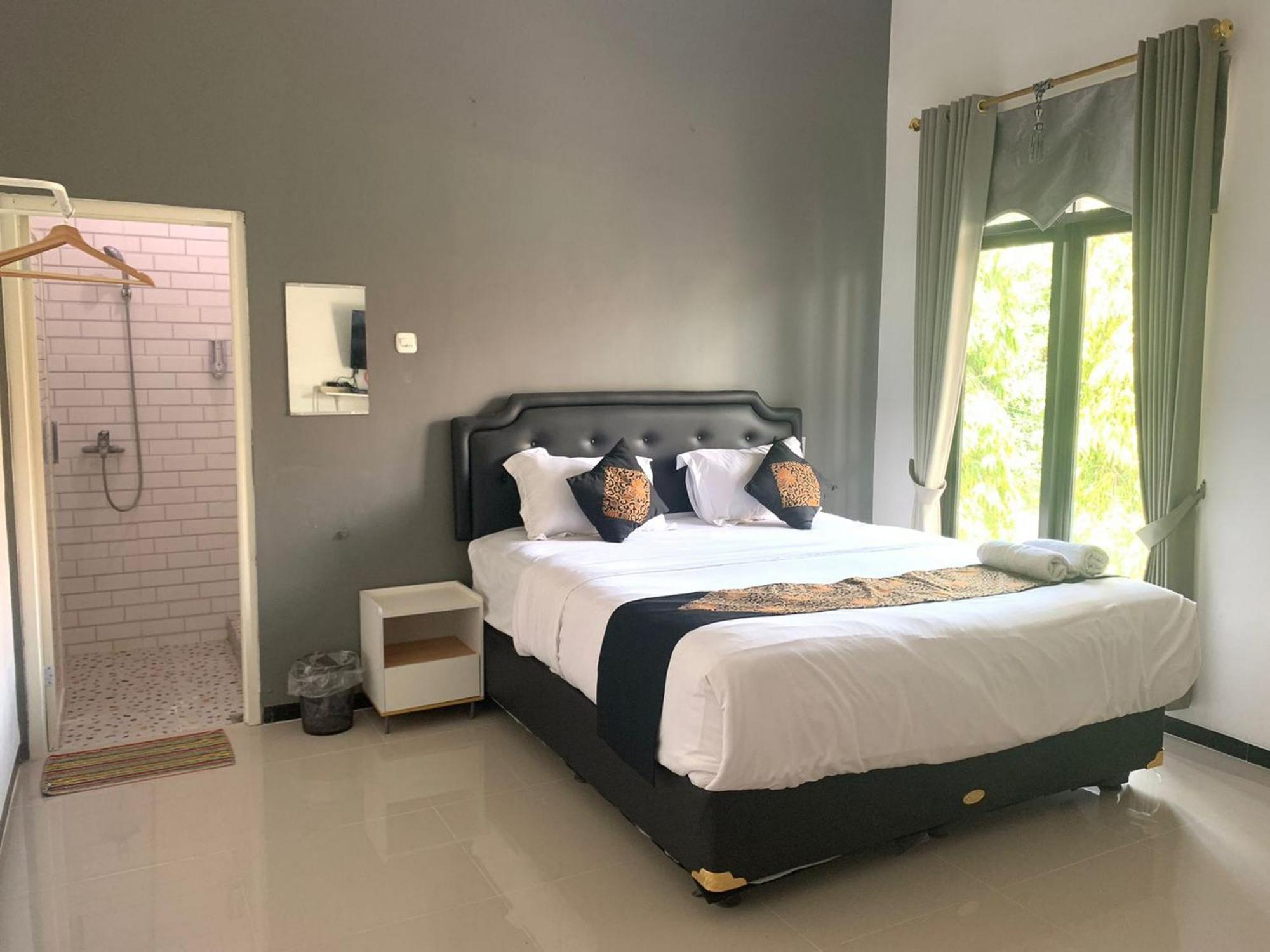Tjahaja Baroe Syariah Mitra Reddoorz At Dukuh Kupang Hotel Сурабая Екстериор снимка