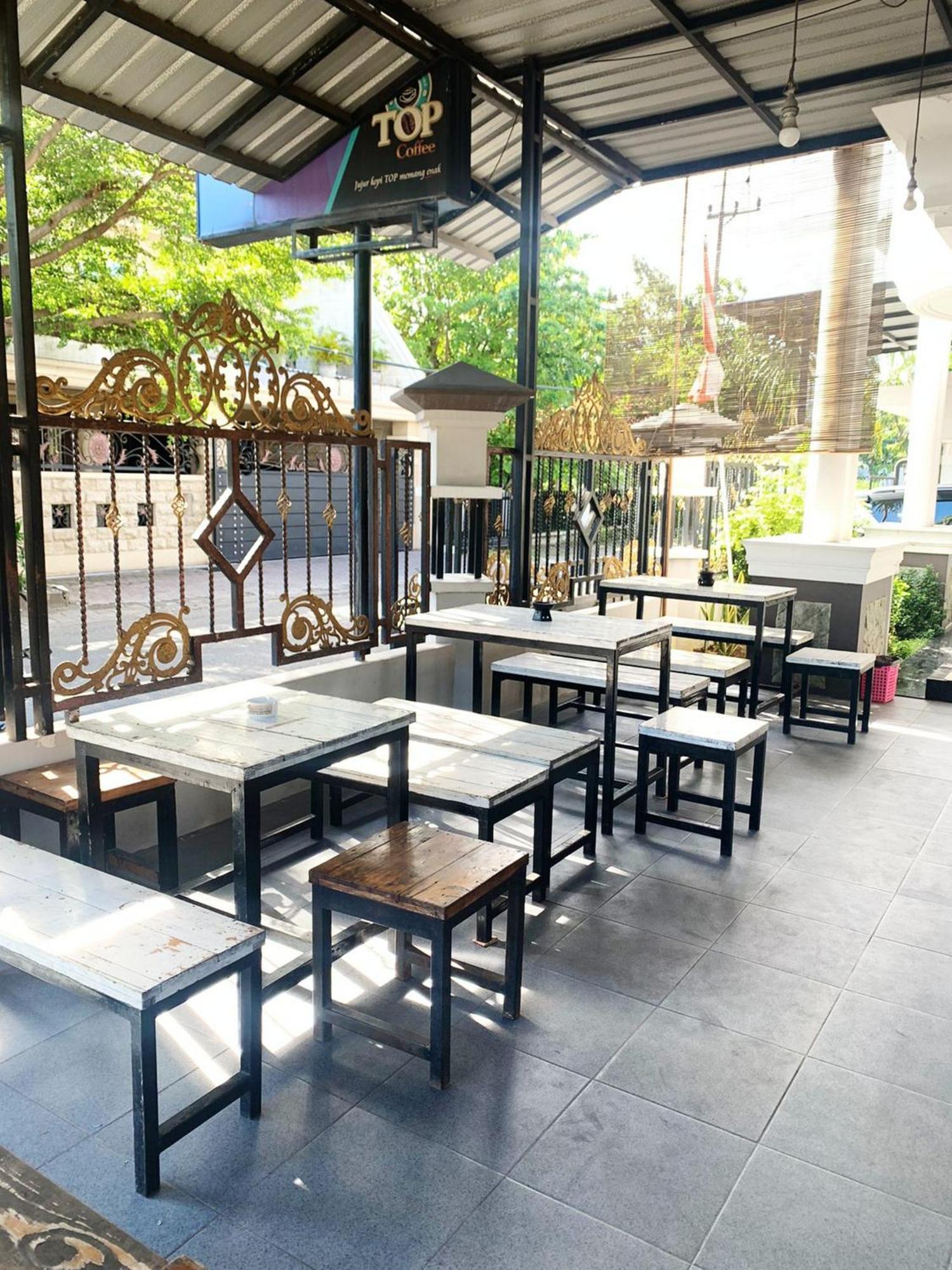 Tjahaja Baroe Syariah Mitra Reddoorz At Dukuh Kupang Hotel Сурабая Екстериор снимка