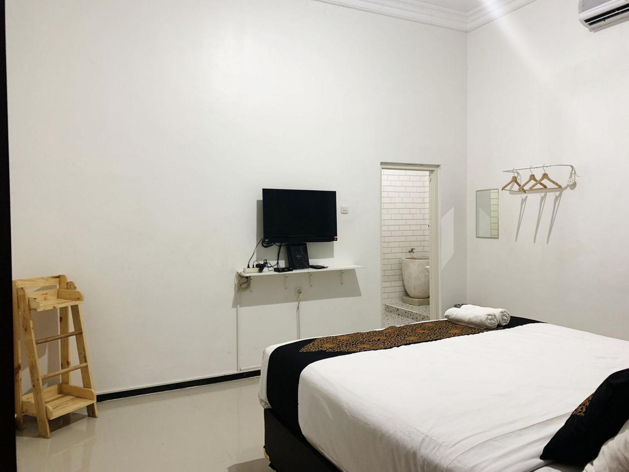 Tjahaja Baroe Syariah Mitra Reddoorz At Dukuh Kupang Hotel Сурабая Екстериор снимка