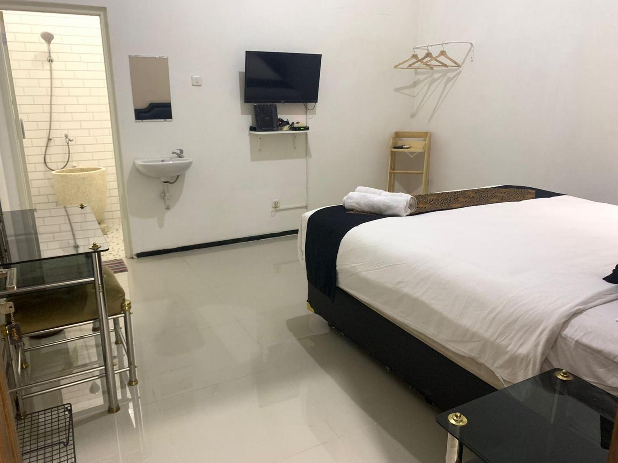 Tjahaja Baroe Syariah Mitra Reddoorz At Dukuh Kupang Hotel Сурабая Екстериор снимка