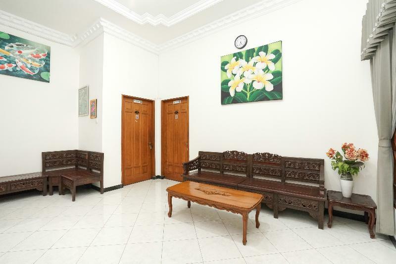 Tjahaja Baroe Syariah Mitra Reddoorz At Dukuh Kupang Hotel Сурабая Екстериор снимка